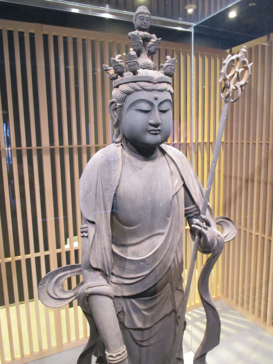 びわ湖長浜kannon House 本日より 余呉町国安の十一面観音さまをお迎えしています 長浜市指定文化財の像で 微笑みをたたえたようなふっくらとした頬 天衣のたなびく様子もうつくしい観音さまです 皆様のお越しをお待ちしております T Co