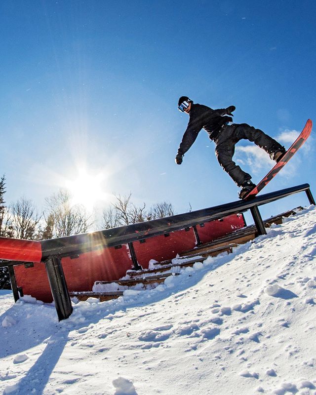 TWSNOW's tweet image. Sitting atop 4,004 foot Mt. Tecumseh, @waterville_valley is known as "New Hampshire's Family Resort." Featuring 265 acres of skiable terrain, a vertical drop of 2,020 feet, 61 trails, 11 lifts, and progressive features throughout the mountain so everyone… instagram.com/p/BejsfK2F5ek/