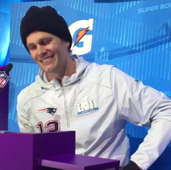 KevinBegley's tweet photo. #PatsHats 🎩 #SBOpeningNight https://t.co/8rtBu24cTU