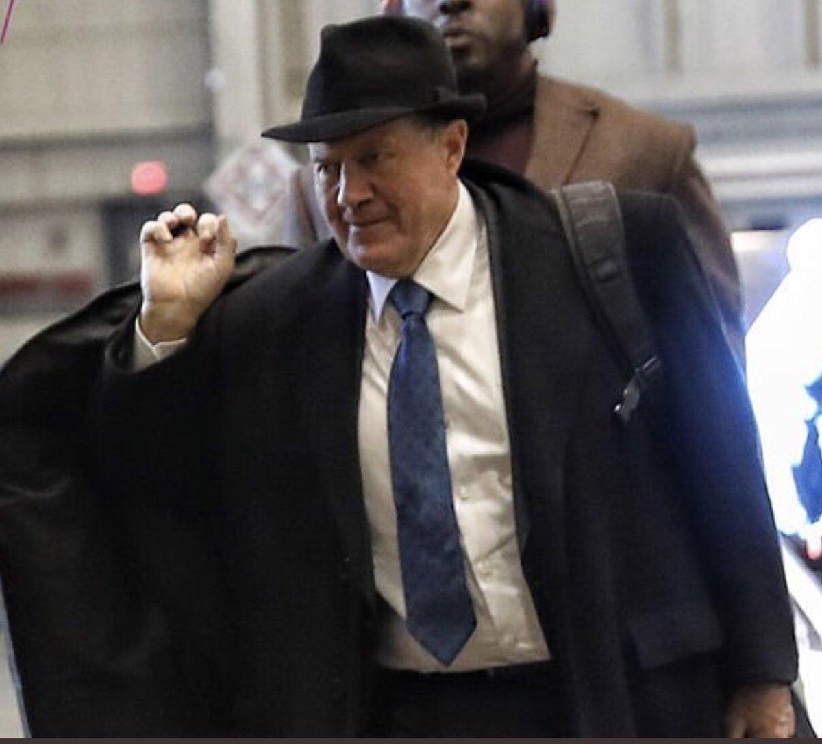 KevinBegley's tweet photo. #PatsHats 🎩 #SBOpeningNight https://t.co/8rtBu24cTU