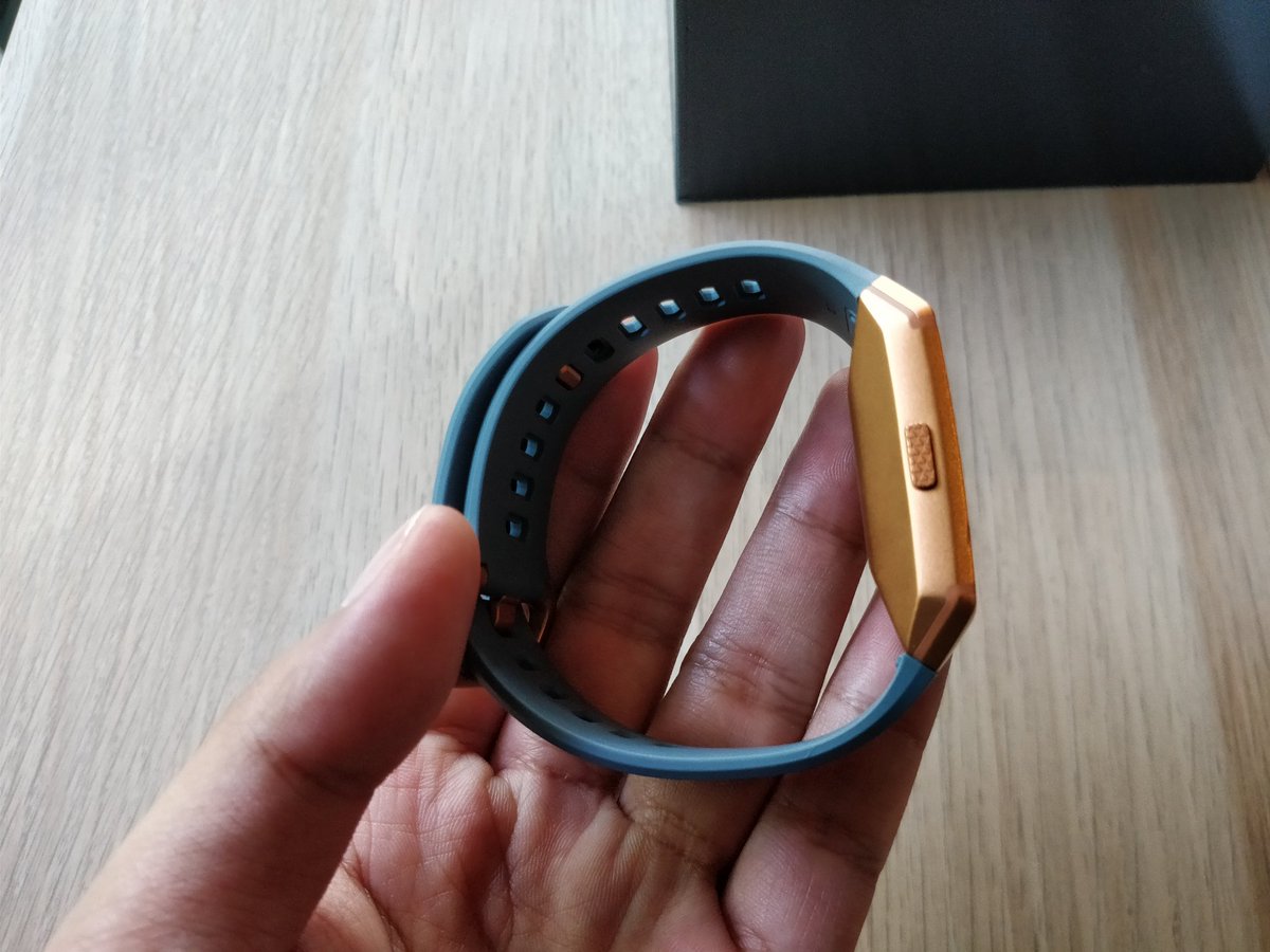 Soya_Cincau's tweet photo. The Ionic also features up to 5 days of battery life and water proofing up to 50m. #fitbit #fitbitmy #FitbitIonic #findyourfit https://t.co/zCQERTDRyU