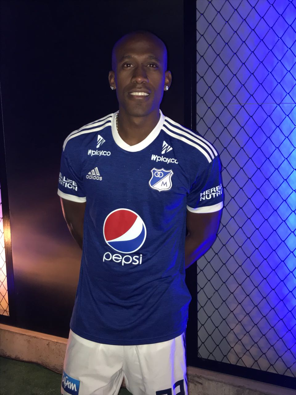 Caracol Deportes on X Millonarios presento su camiseta y equipo para el 2018 https t q1zj5qyVzV https t znQWT70XuJ X