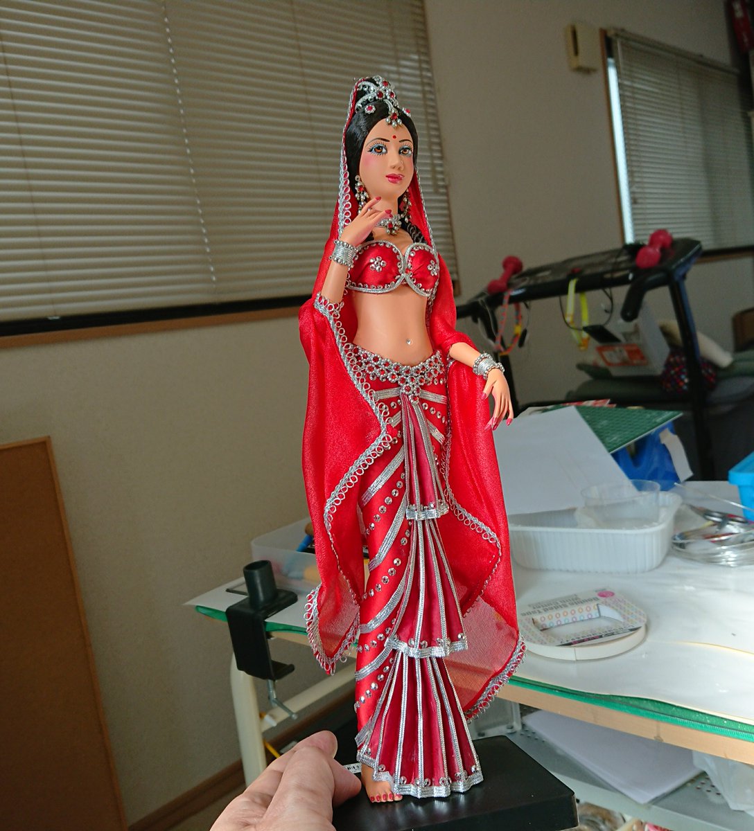 荒木一成 恐竜工房さんのツイート 子供のころ かわいい魔女 ジニー が好きで 今でもアラビアンナイトに出てくるような 女性の中近東ファッションに憧れます 画像は少し前に入手した民族衣装の人形 いい雰囲気で気に入ってます