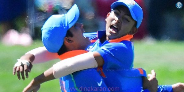 DinakaranNews's tweet photo. #ICCU19WorldCup #ICCU19CWC #INDvPAK #indpak19 ஐசிசி யு-19 உலக கோப்பை: பாகிஸ்தான் அணியை அபாரமாக வீழ்த்தி இறுதிப்போட்டிக்கு முன்னேறியது இந்தியா
https://t.co/uKV87gAqqi https://t.co/4OYbjW3l9R