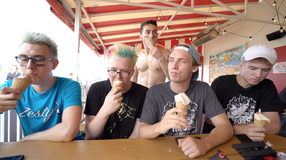 Z House (@zhouseyt) on Twitter photo 