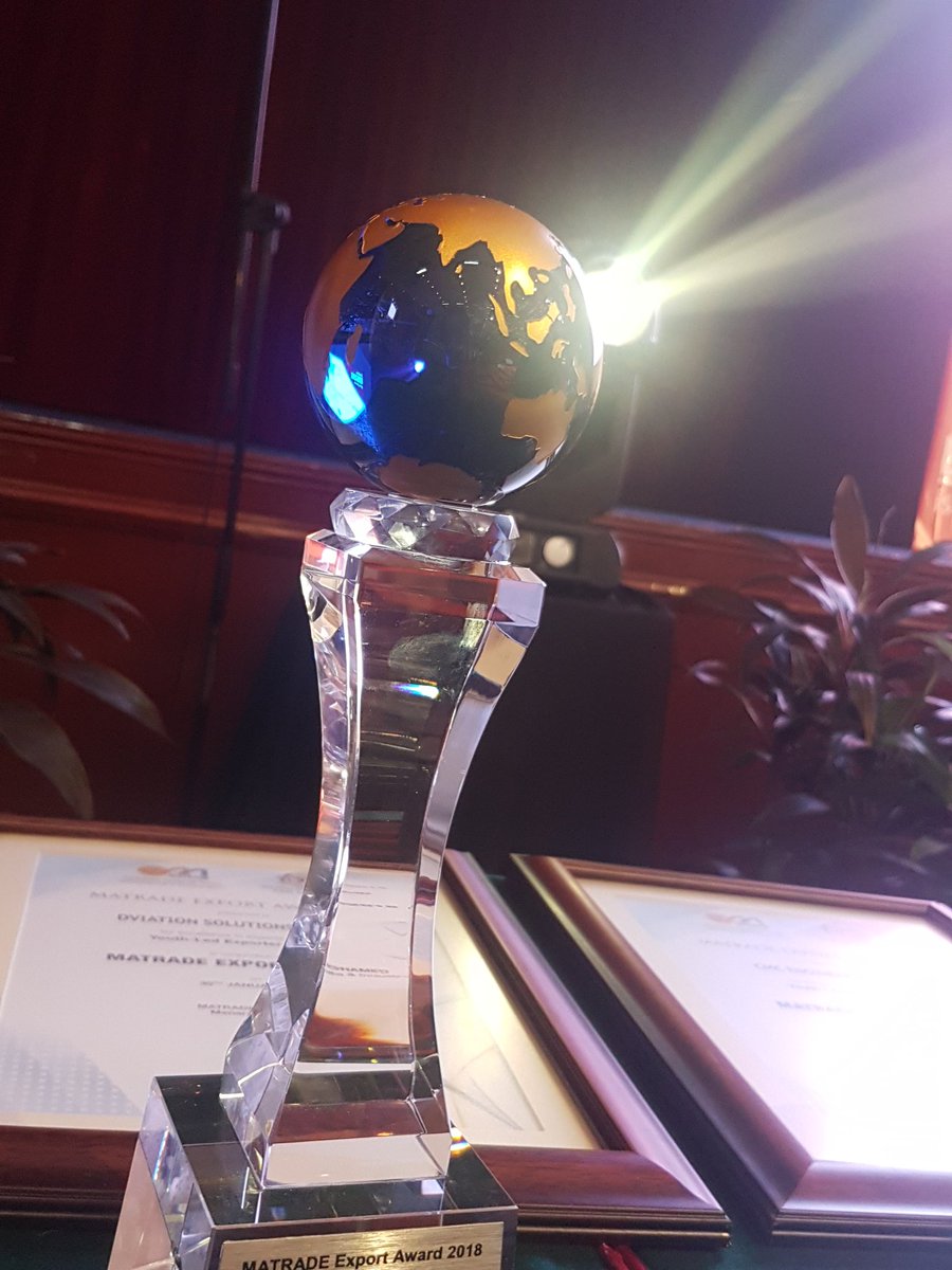 matrade's tweet photo. The coveted #MATRADEExportAward 2018 honoured SMEs and MNCs who have contributed significantly to Malaysia's export. Congrats to all thr 30 winners! #ExportDay2018 #MATRADE25thAnniversary @MITIMalaysia @TokPa_Comms @TERAJUofficial @SME_Bank @smecorp https://t.co/DCd8W3muFW