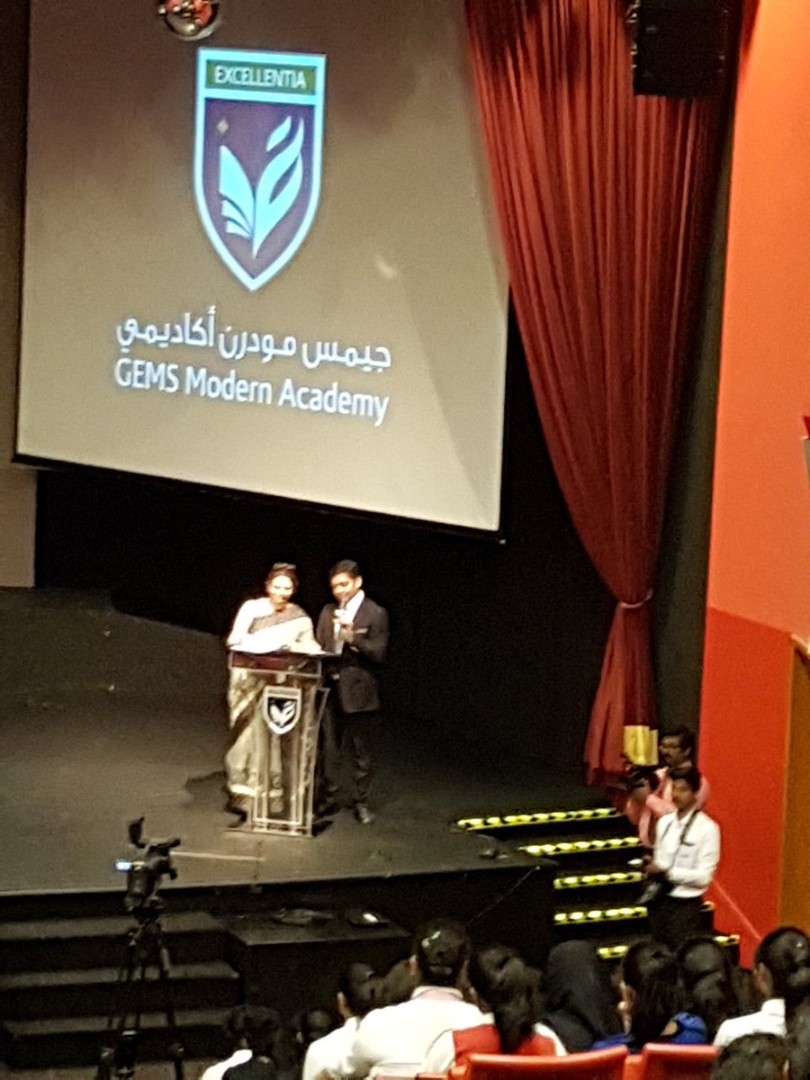 senresh's tweet photo. You make a living by what you get... a life by what you give... #FarewellAssembly #Batchof 2018 @KNargish @DxbModern https://t.co/ycV5Ol44Uw