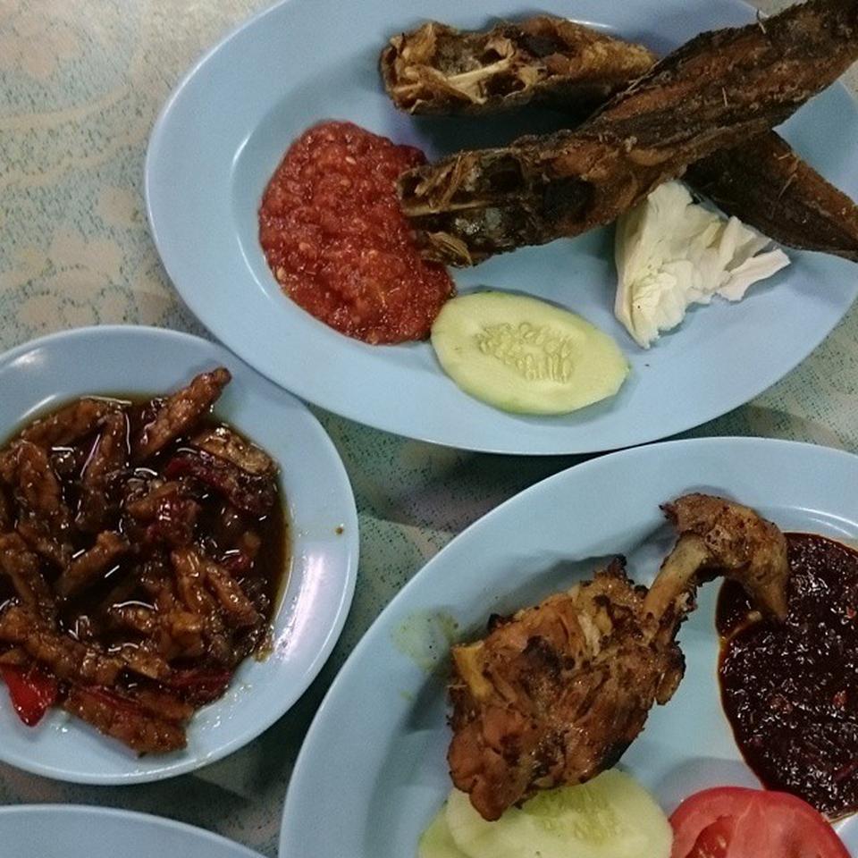 Pakejadinda On Twitter Siapa Suka Ayam Penyet Dan Pecal Lele Korang Wajib Dtg Lunch Di Sini Ayam Penyet Padang Jawa Lokasi Jalan Berangan Kampung Padang Jawa 40200 Shah Alam Selangor Thankyou