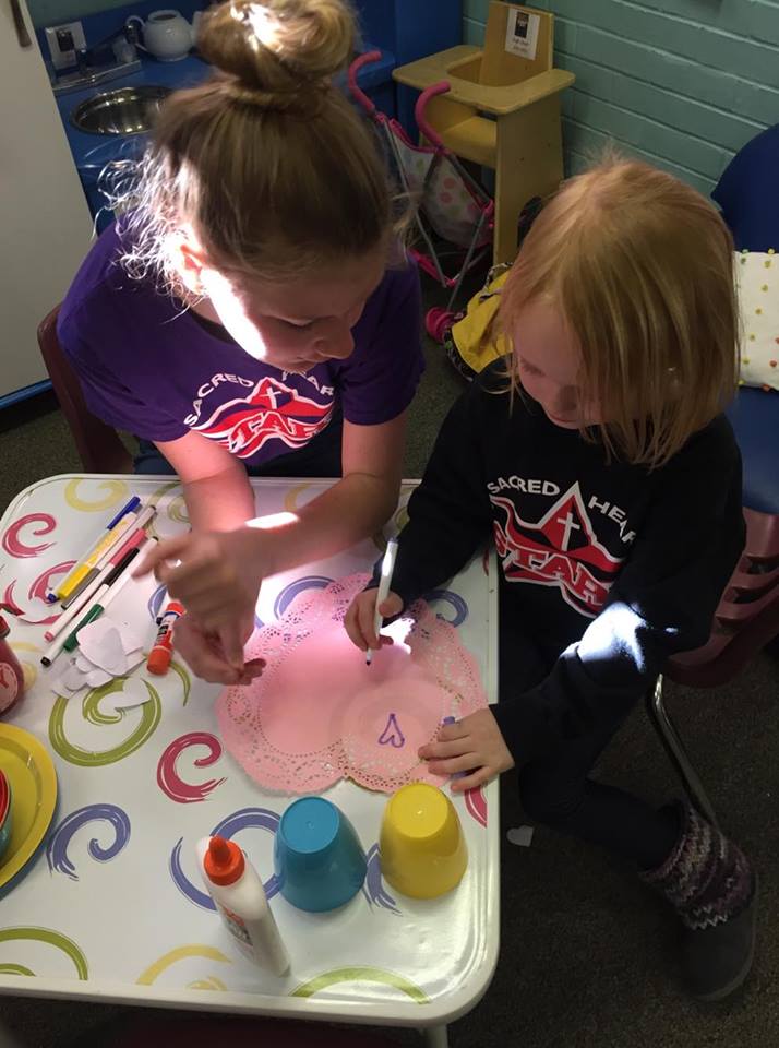 jpettykc's tweet image. The &quot;big kids&quot; came to spend time with the preschoolers during Catholic Schools Week. While there they helped us work on our literacy skills! #scpsi