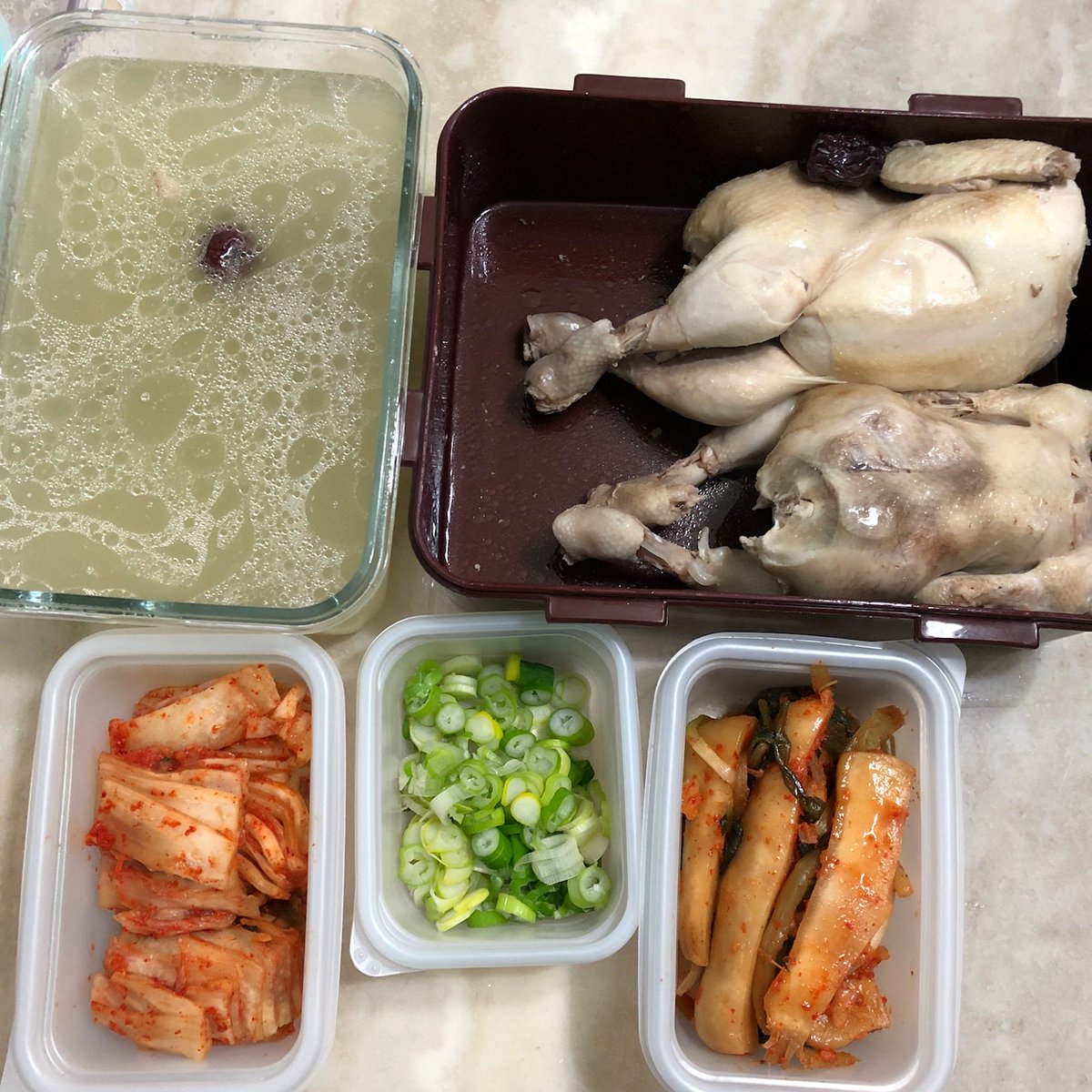 sohliss's tweet photo. 현관문앞에 놓고간 우리애들 점심!!
정성이 가득담긴 마음..고마워~♡♡ https://t.co/igifMviRqU