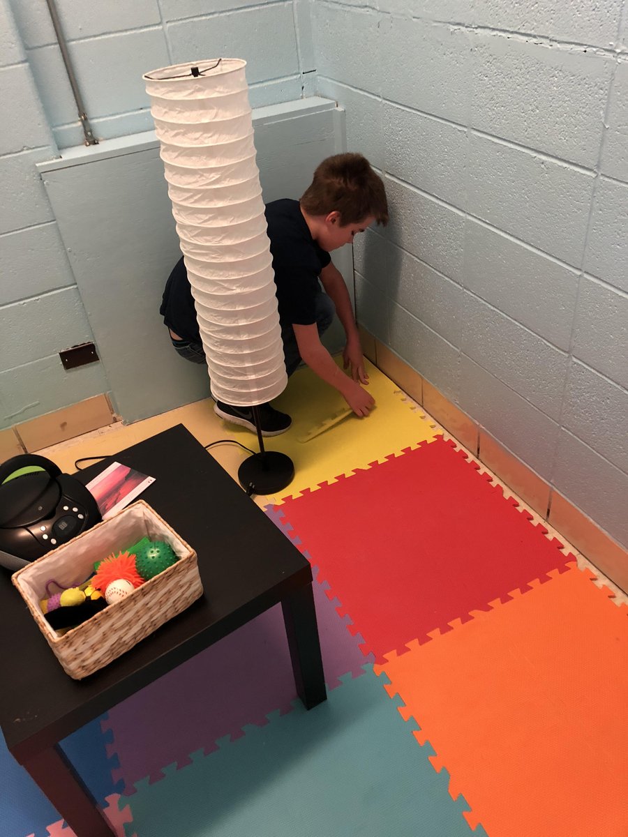 Students helping put together our new and improved side room!  💪
