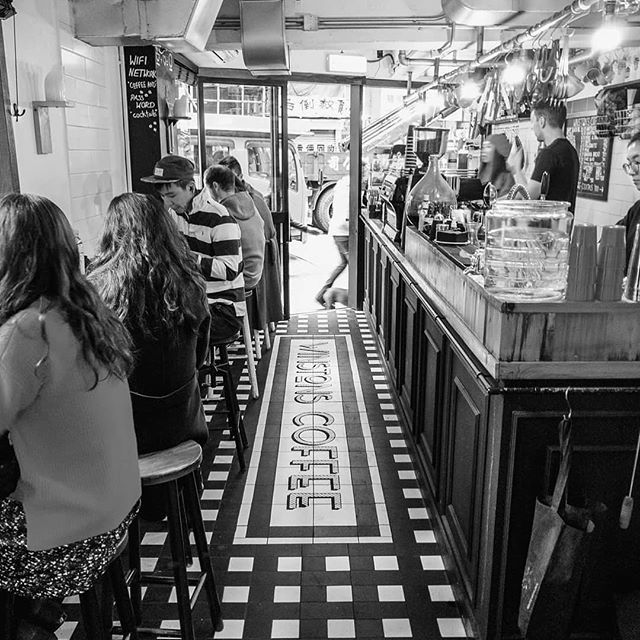 It’s a black and white kinda day at the shop. Stay warm people! And stop by for TUESDAY TRIVIA if that floats your 🚣!
*
#blackandwhitepic #bandwphotography #monochrome #monochromestyle #cafedesign #coffeeshopdesign #interiordesign #cafeinteriors #coffeebar #hkcoffee #hkbar #…