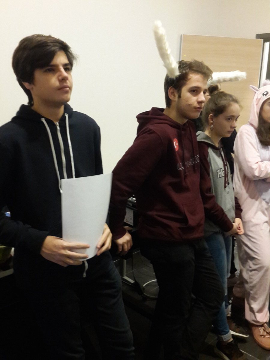 <a href="/RoboticUltimate/">RoboticUltimate</a> #FLL  için robot degerlendirmesinde 👍Sn. <a href="/dvdsgn/">David SEGUIN</a> taktik veriyor <a href="/bahcesehir_k12/">Bahçeşehir Koleji</a> #robotik @dagozlem <a href="/ozgeeasln/">Özge ASLAN</a> <a href="/metinfer/">Metin Ferhatoglu</a> <a href="/OkumusSoner/">Soner Okumuş</a> <a href="/aliersinatas/">Ali Ersin Atas</a>