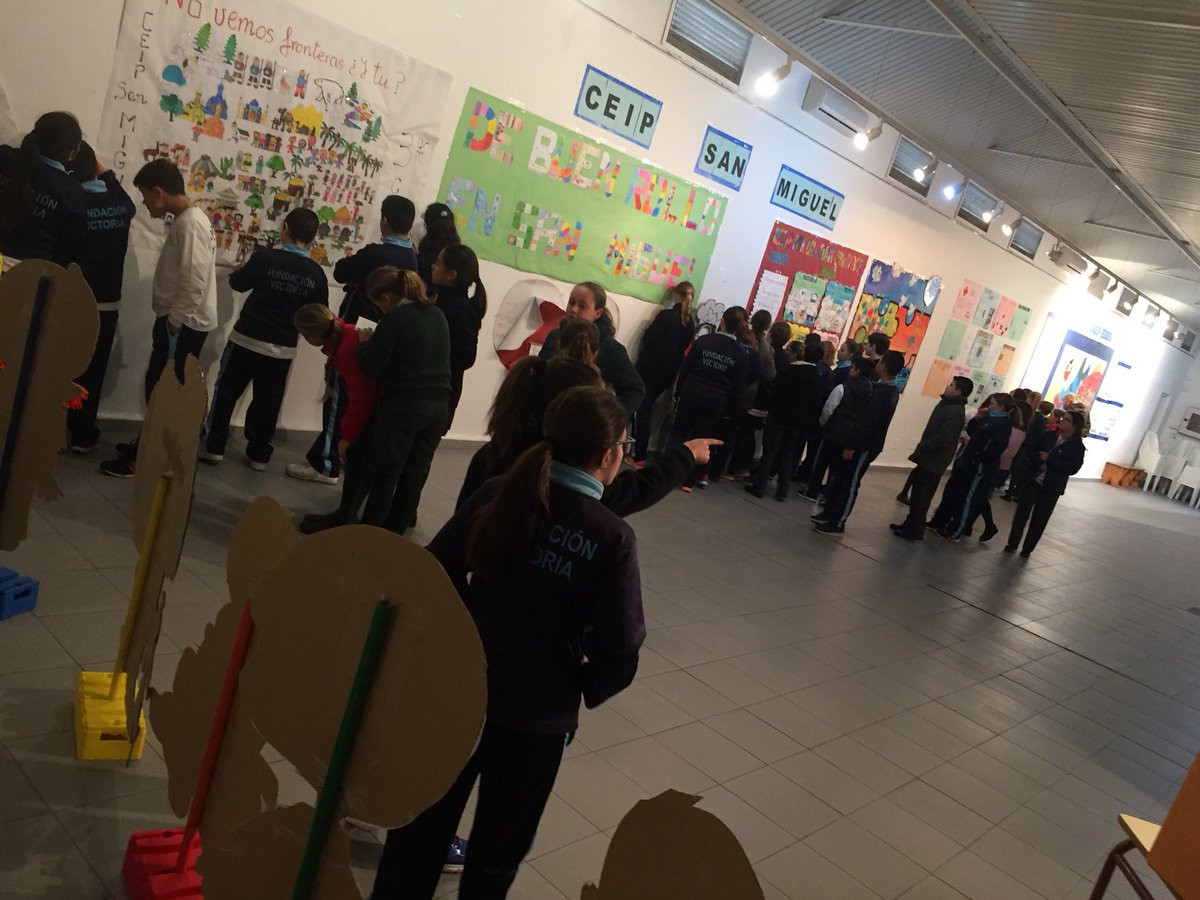 Visitando la exposición de Paz íntercentros  en la Sala Mercado <a href="/portillo47/">Pepe Portillo</a> <a href="/vlucsan/">Vanesa Lucena</a>  <a href="/Juman_GG/">Juanma Gonzalez</a> <a href="/YoliLucena/">Yolanda Lucena Padilla</a>