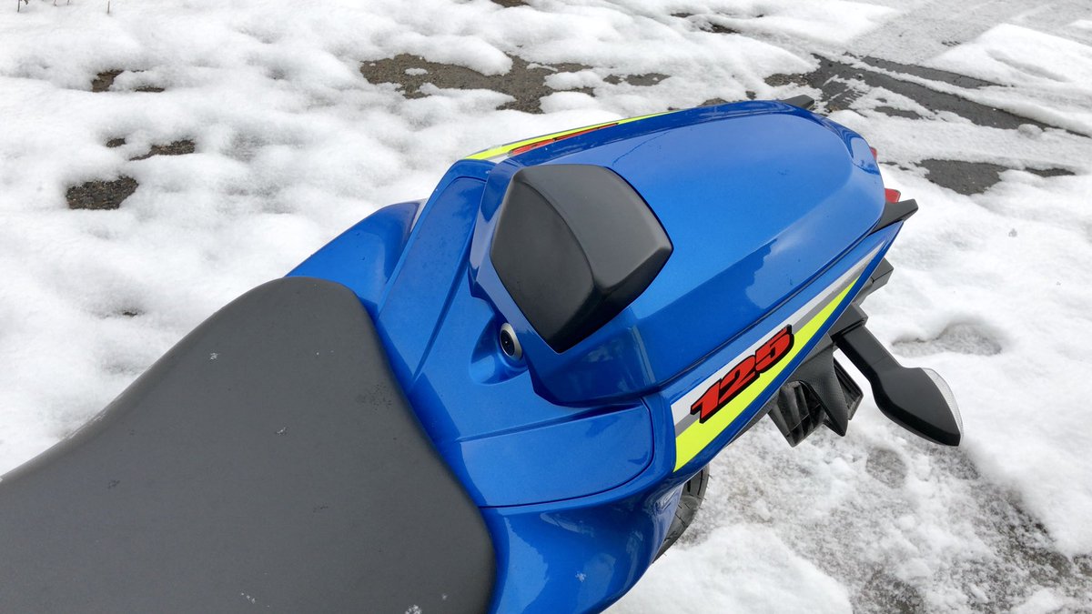 ディミオ En Twitter Gsx R125にシングルシートカウルとヘルメットロックの取り付け シングルシートカウルの方が色合いや見た目もしっくりきて良い感じ Gsxr125 バイク Suzuki スズキ ディミオ En Twitter Gsx R125にシングルシートカウルとヘルメットロックの取り付け シングルシートカウルの方が色合いや見た目もしっくりきて良い感じ Gsxr125 バイク Suzuki スズキ