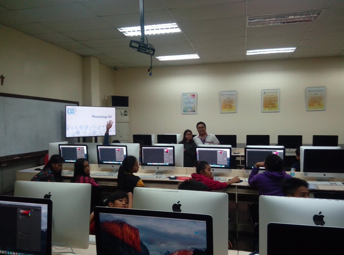USTCSS's tweet photo. You very own Computer Science Society about to start the lessons for Photoshop 101 led by Nicole Atienza. 💙 #CSSCares #SayYesToCSS https://t.co/cPlxO9zFAm