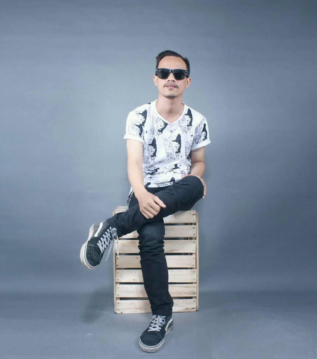 Follow me. Instagram <a href="/masdhevan/">msdhvn🎲</a>