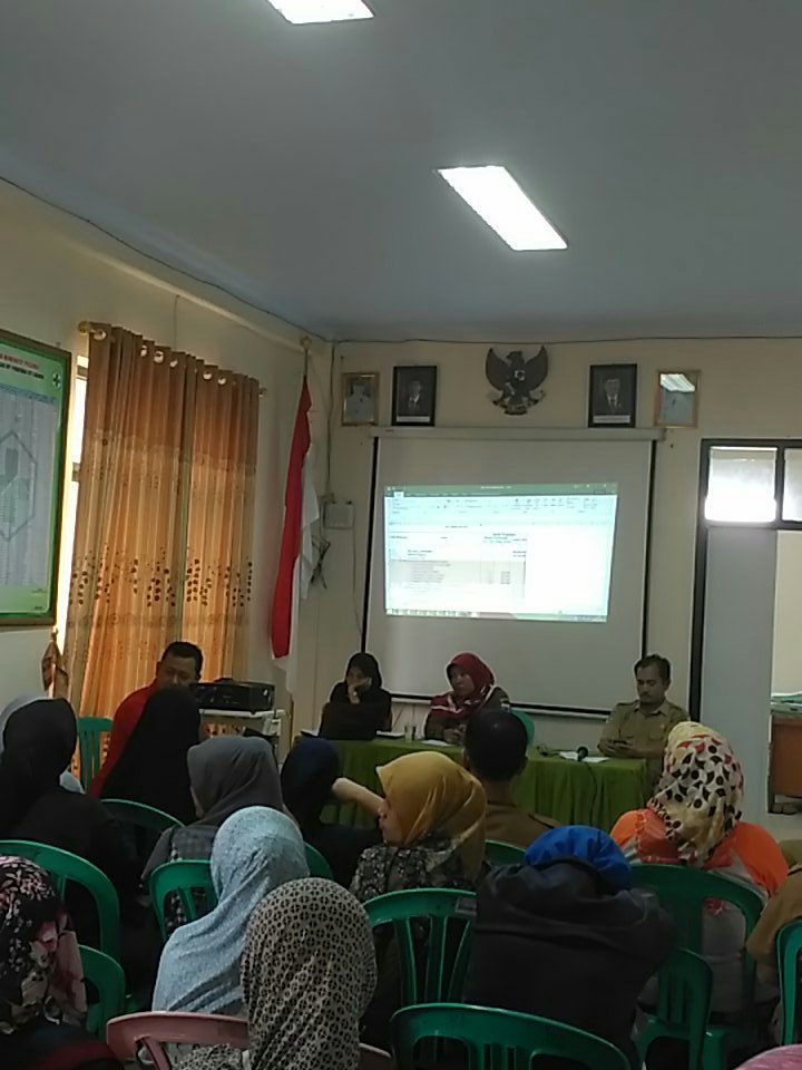 PkmCimanuk's tweet photo. Lokakarya Bulanan Puskesmas Cimanuk , 30 Jan 2018 https://t.co/4iG8SEXpDh
