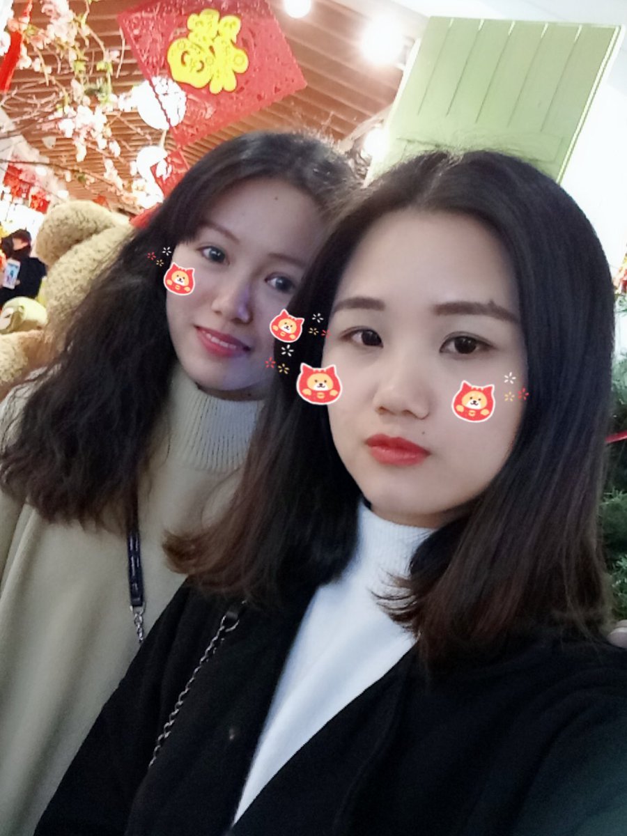 Sale5April's tweet photo. New haircut 💇,but with old friend ❤️😊 https://t.co/pvyB6edtnu