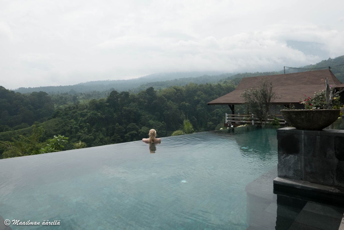 Maailmanaarella's tweet photo. Lombok on uusi Bali. Sieltä löysin sen mitä vuosia sitten Balilta lähdin etsimään. Todellista rauhaa ja paratiiseja. #indonesia #lombok #travel #matkailu https://t.co/ZHUHVV1KDX https://t.co/vQQZX8QxIe