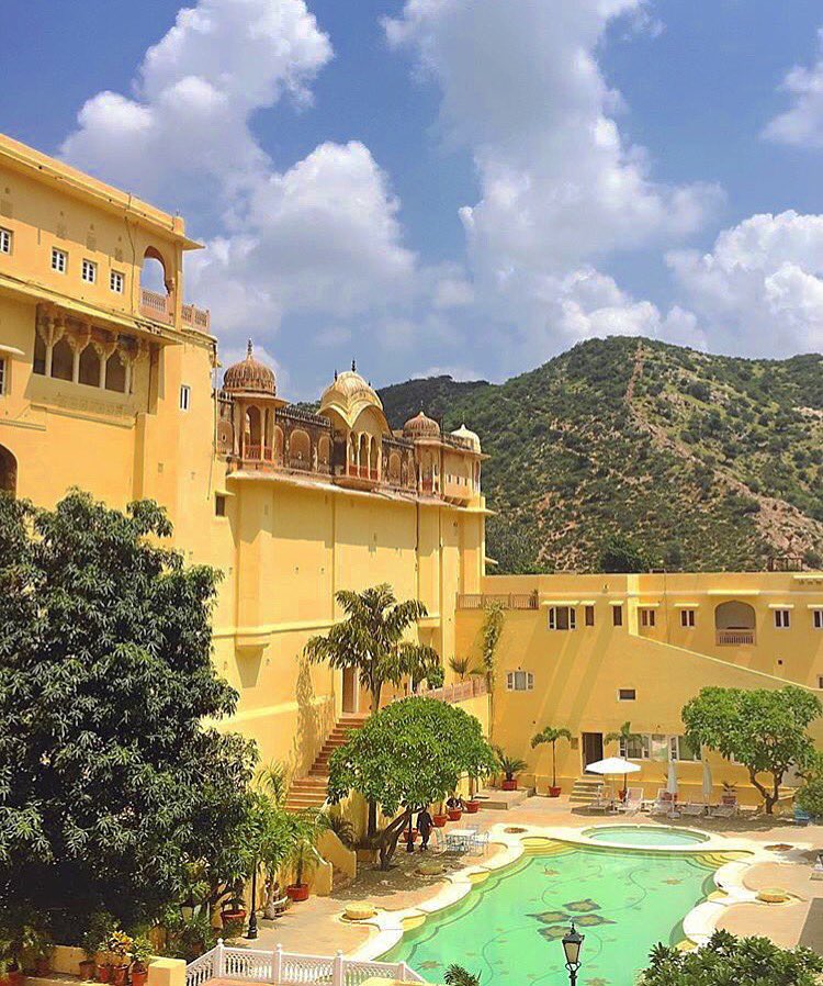 Sitting in a pretty country side of Rajasthan India, Samode Palace. This place weaves its magic on you.
#samodepalace #Jaipur #rajasthan #luxurytravel #wanderlust #luxurylife #incredibleindia #jaipurdiaries #palaceofrajasthan #pinkcity #architecture #palacelife #cntraveller