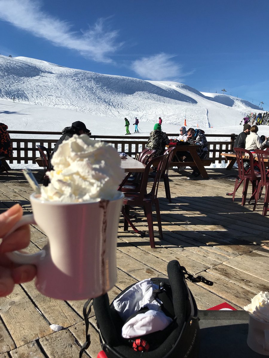Jessica_Tomley's tweet photo. So week skiing begins #skiTuesday #snow #sunshine #friends #bluesky https://t.co/6Geh1RMSaS