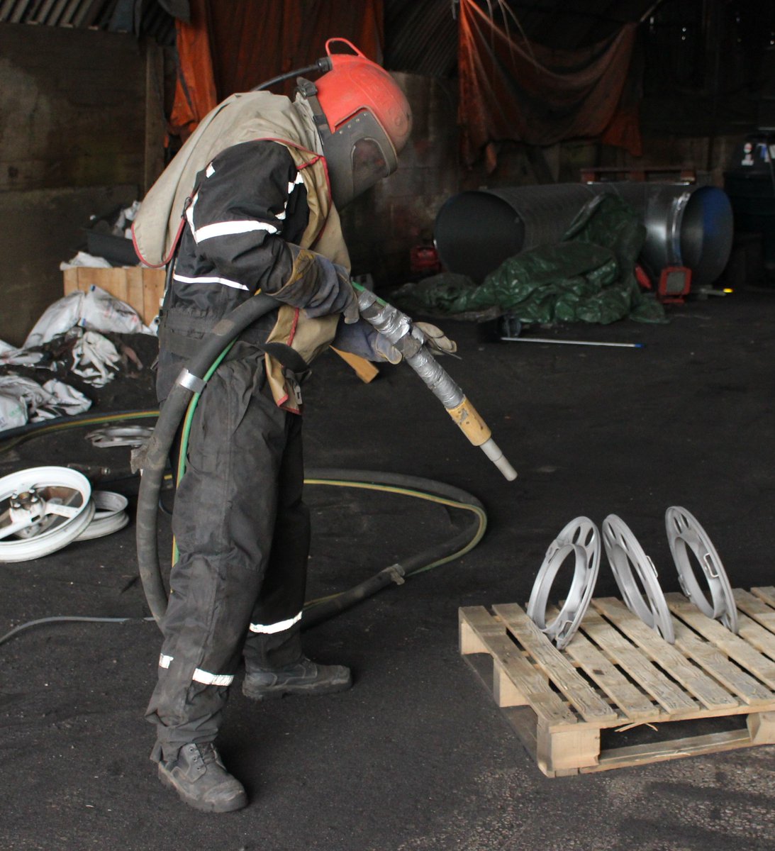 DFS_PAINT's tweet photo. Shot Blasting for Wayne today #TuesdayThoughts #busydays #DFS_PAINT #SHOTBLASTING https://t.co/4Cr26CkJiF