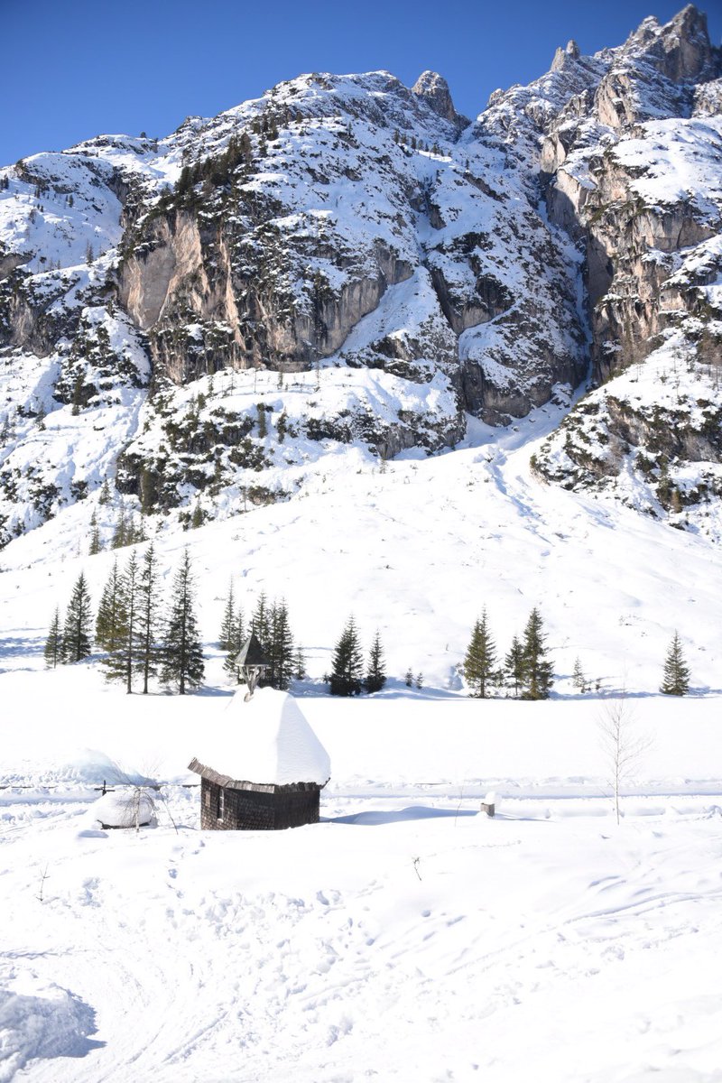 La montagna d'inverno è magia! Siamo saliti in rifugio a piedi e scesi in... slittino! #SanCandido