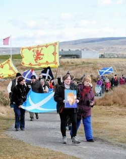 GSDCulloden's tweet photo. Battle over Culloden homes hits the streets #ProtectCullodenBattlefield  https://t.co/RZGE9bOBBr https://t.co/YHqZk3ocV6