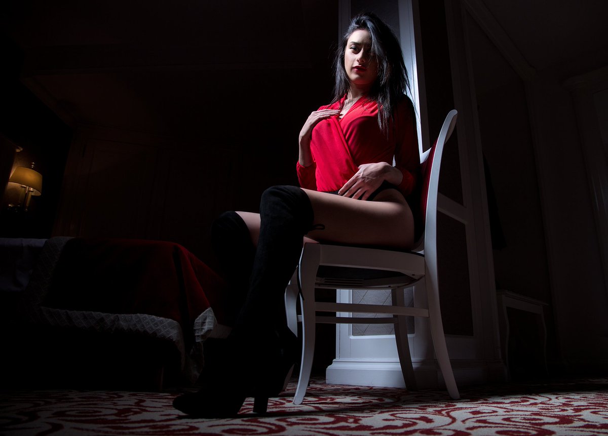 GreyKarinna's tweet photo. Straighten your back and let them love you looking up #mistresslife  #CammingBabes #cammmodel #TuesdayThoughts https://t.co/mumc5h8cbM