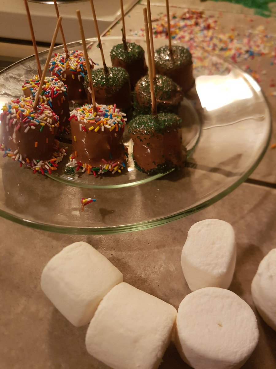 pacannabisclub's tweet photo. @LizAlderfer @Disjointed How does my chocolate marshmallow pops stack up to those shit balls ? #Disjointed #Disjointed🇨🇦 #shitballs #chocolatepops #latenightchocolateteer https://t.co/yjg7GXvY8U