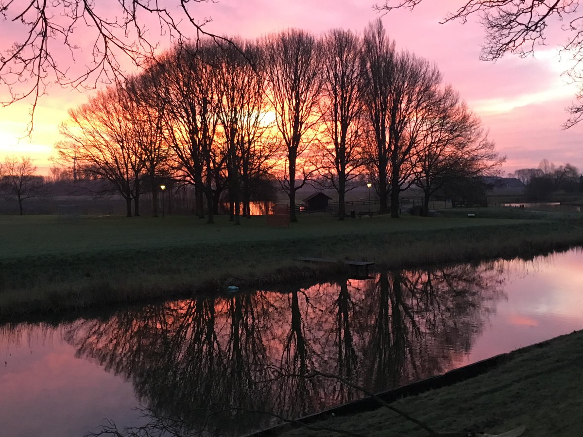 Moerdijkse_stem's tweet photo. Onze pagina’s van de Moerdijkse Bode van deze week zijn te lezen op onze website: https://t.co/mWzE6xWoyL
Met deze week ook weer een mooie #fotovdweek https://t.co/fVeFI1XGVb