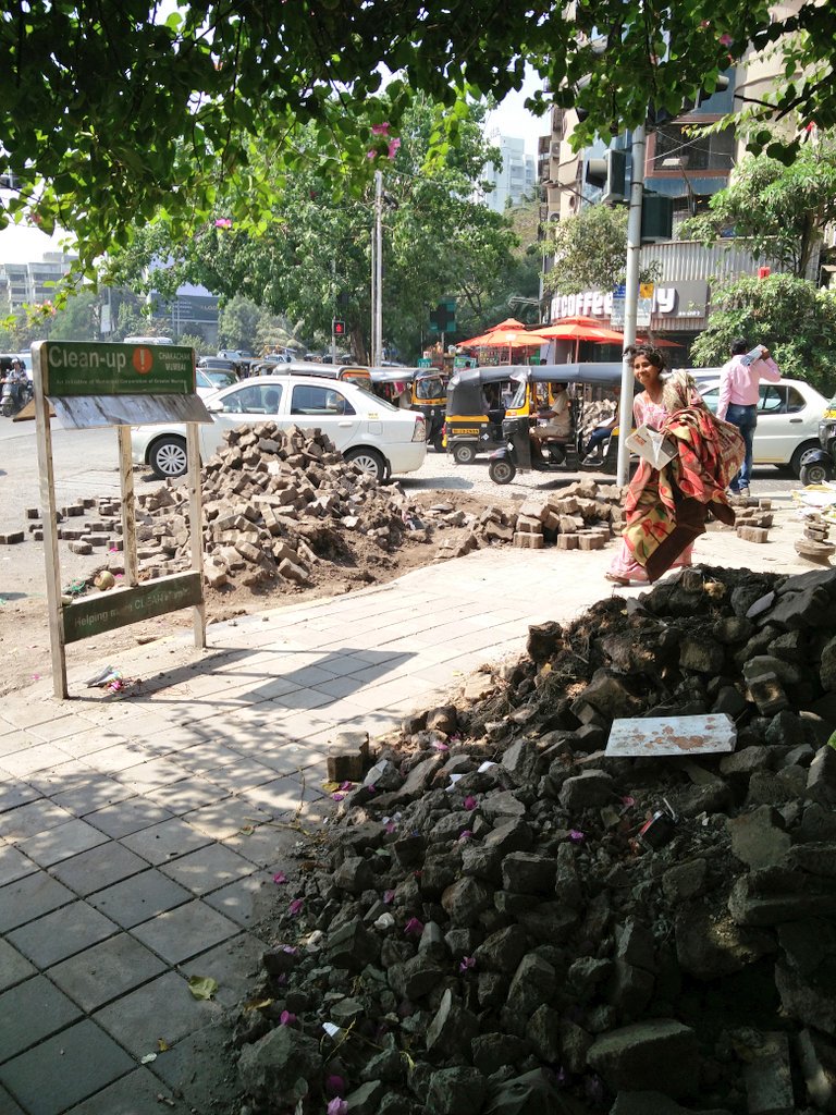 Hi <a href="/bmcmumbai/">Municipal Corp.</a>, once playtime is over you're supposed to put all your toys away. Most of us learnt this by age 5.

(Taken today at Aai Tulja Bhawani Chowk, Lokhandwala Complex, Andheri West)
