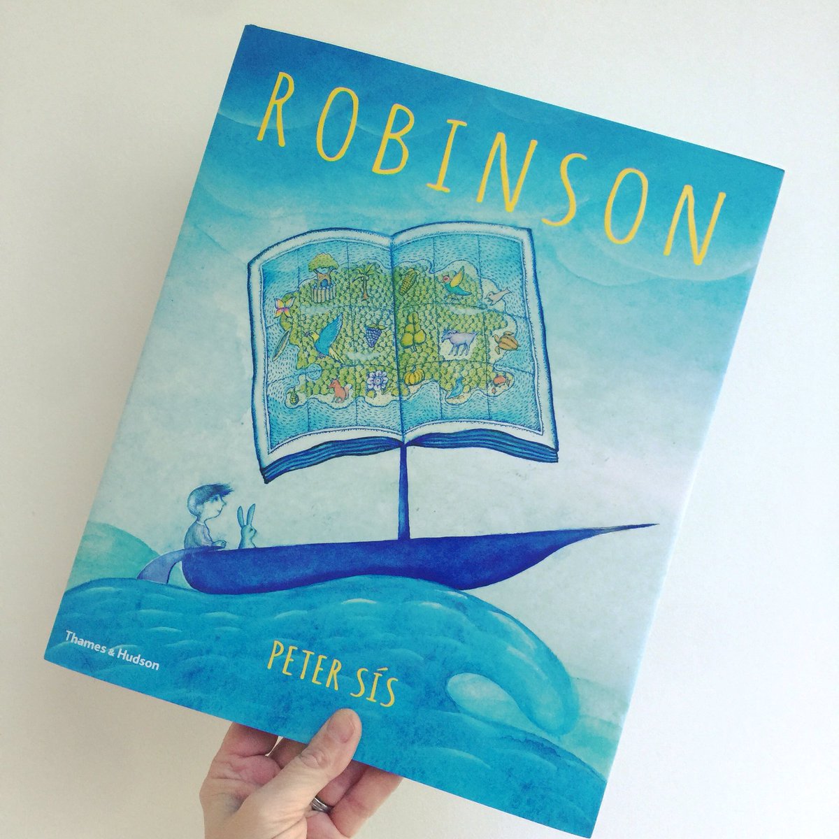 bookgiftblogger's tweet photo. A magical journey through childhood with an abundance of adventure and a quiet solitude #Robinson by #PeterSís @thamesandhudson https://t.co/WOka7WPNz4