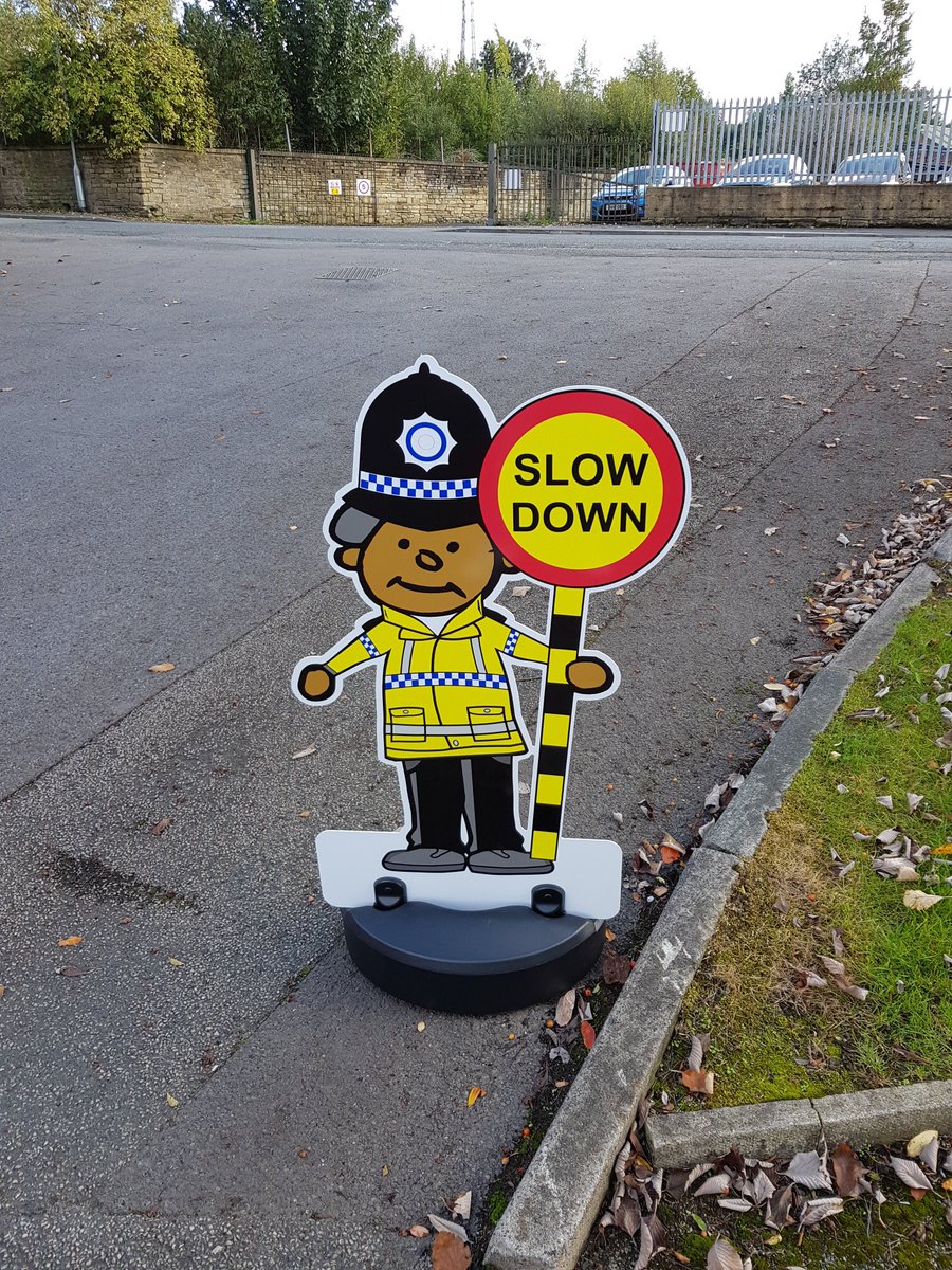 School_RdSafety's tweet photo. Happy Tuesday everyone,
Be considerate, #safeguard yours and other peoples #children when you #DrivetoSchool #SlowDown #SpeedKills #TwentysPlenty #SchoolZone #TuesdayThoughts https://t.co/yPITJJKh3U