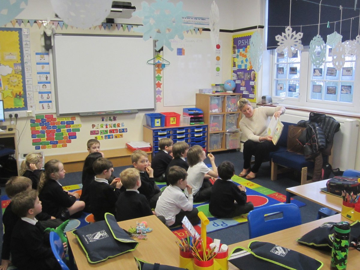 LancingPrepHove's tweet photo. Year 1 were very lucky to have Henry’s mummy read a story to us yesterday afternoon for #NationalStoryWeek @sfs_uk. She read about one of our favourite bears – Paddington. https://t.co/iALCipRo3f