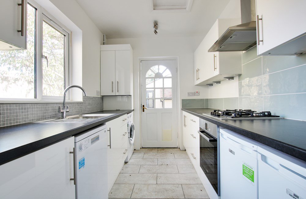 *** 4 bedroom Terraced House, London, W3 8LS: £2,400 PCM *** .  Fully refurbished property. The first floor benefits a crisp new bathroom suite, two double bedrooms and a large single all with fitted wardrobes. bit.ly/2DVwFTz