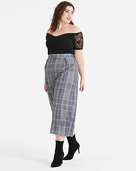 SimplyBeUK's tweet photo. This pink and grey check from @pinkcloveuk will be your style saviour this season 💯💕

https://t.co/mhOucpfmEa https://t.co/zThHKu1oL5