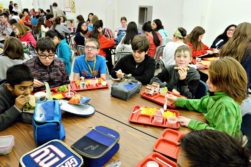 .<a href="/NiskayunaCSD/">NiskayunaCSD</a> rejoins the federal #lunch program as district eyes food service #budget shortfalls: dailygazette.com/article/2018/0…
