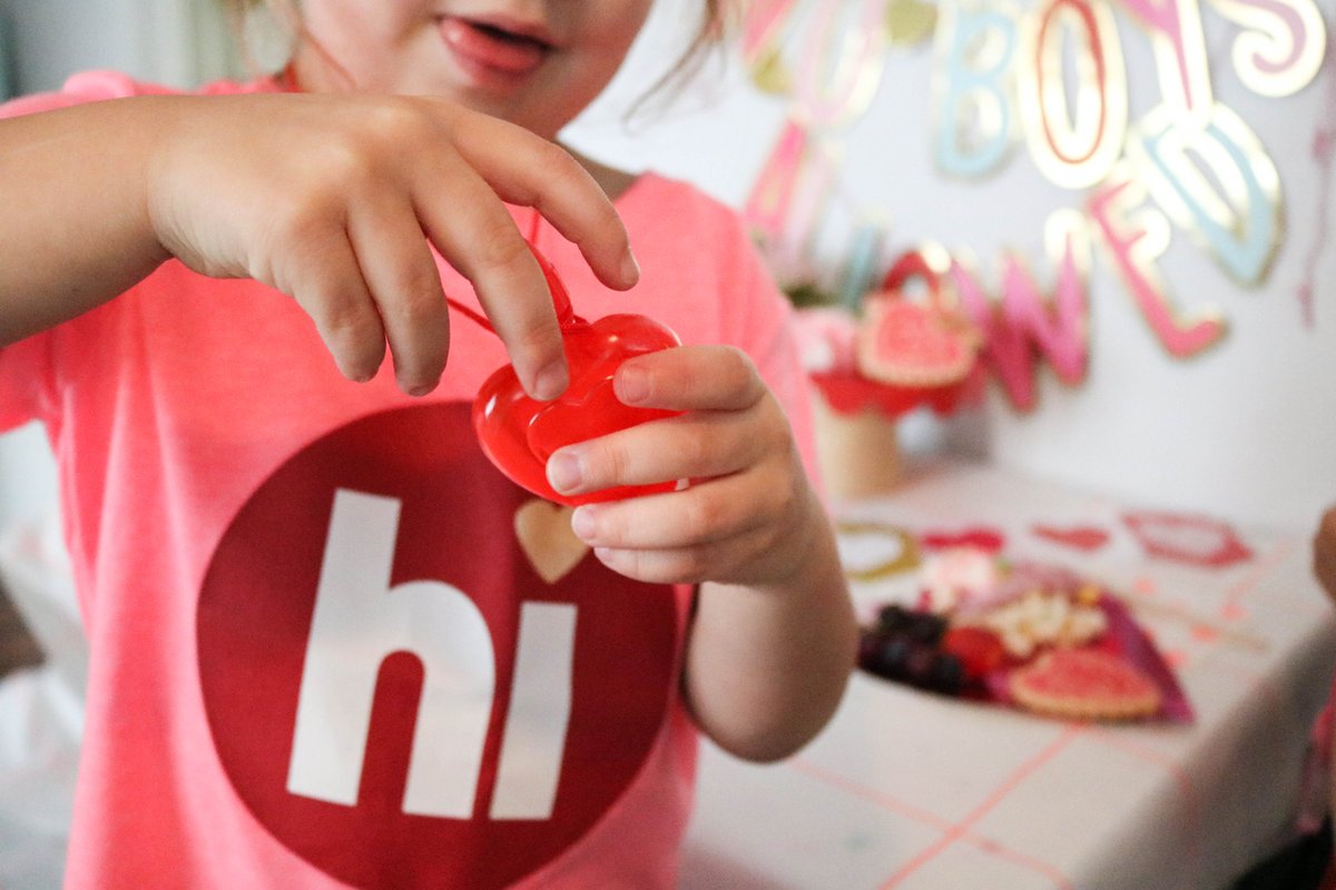 thesolbergfam's tweet image. It's almost #ValentinesDay y'all! Easy #party #kids #decor by @shippartyreturn 

More info: instagram.com/ashleysolbergb… #partyplanner  #GalentinesDay