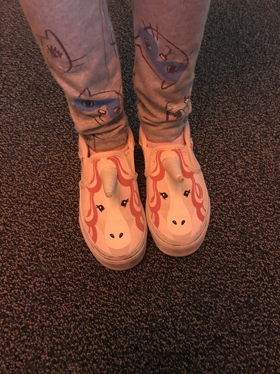 LOVING these unicorn shoes!! 🦄