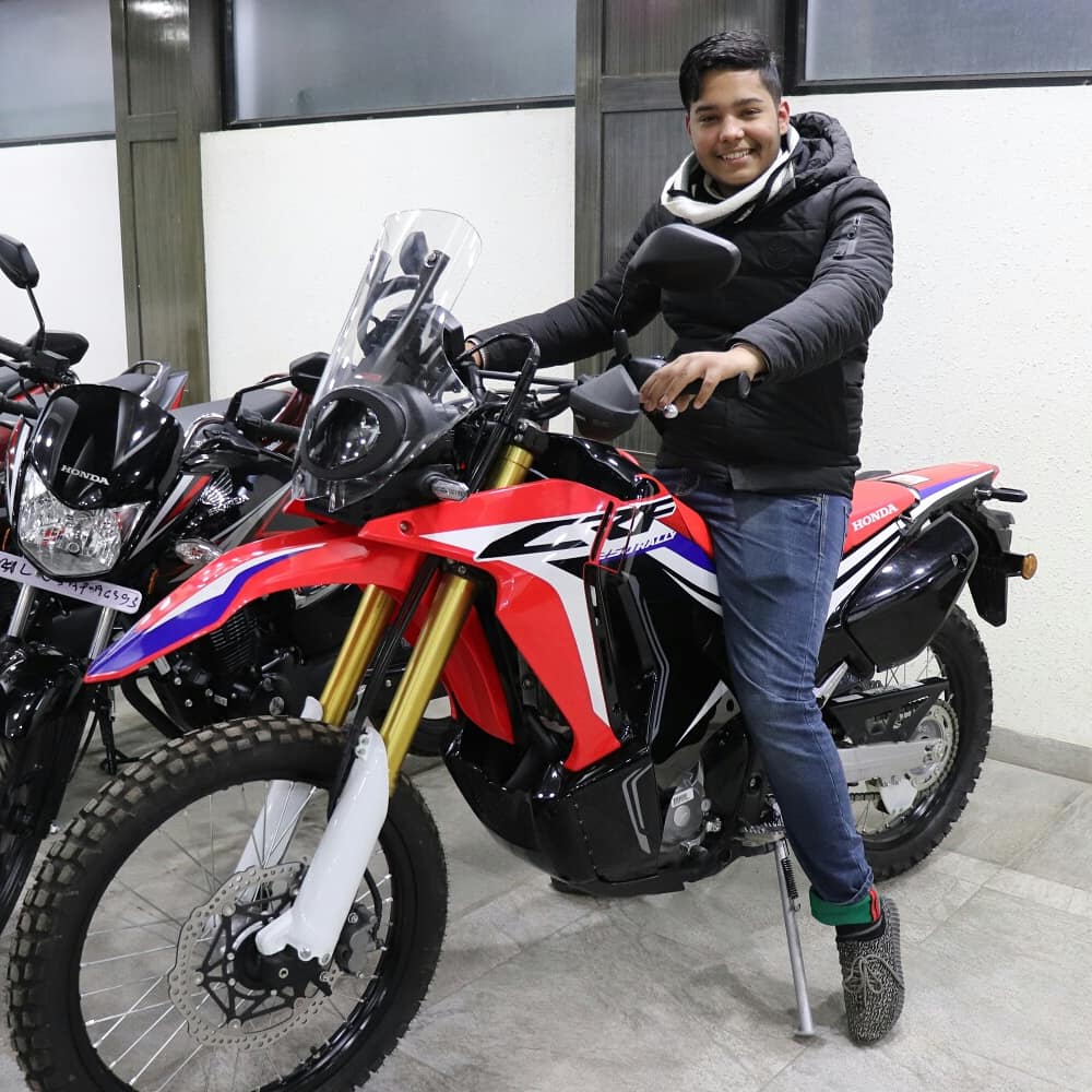 bikram_ayush's tweet photo. At Honda Showroom, Nepal. 🙏
#Canon200D 📸 https://t.co/xqouL0zzjZ
