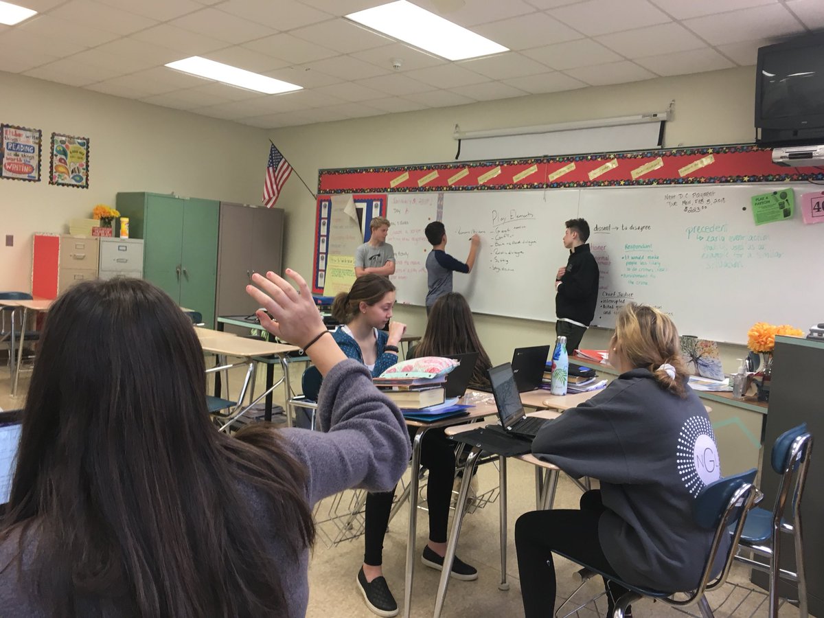 ktraf1's tweet photo. Teachers step aside...students teaching students. @loriebz they know the elements of a play 👍🏻 #emschat @wyckoffschools @WPSEisenhower https://t.co/NnSZiQJQiV