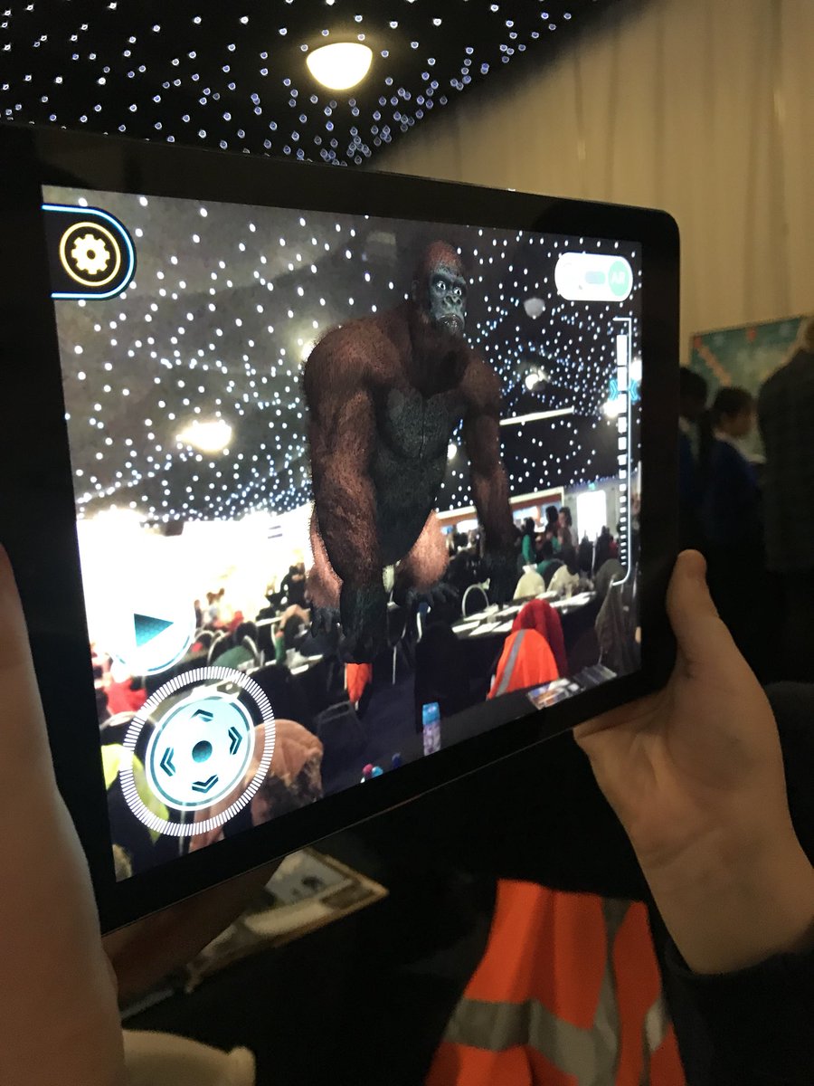 Lots of children loving the #AR books 🦖🐊🐋🦗🦍📚@_YourCommunity event @LUFC #augmentedreality #librarylove @leedslibraries #bringbookstolife @shoegal192 @TrudiFozzie