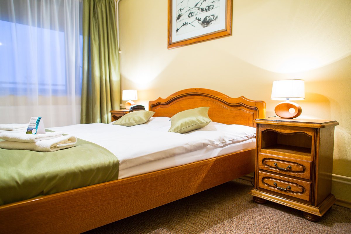 Hotel Satelit tweet media