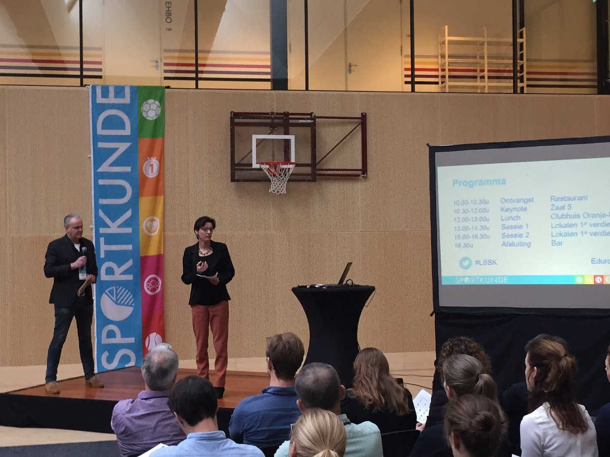 sportkunde's tweet photo. Tweede landelijke studiedag @sportkunde vandaag met als thuishonk @Sporthogeschool en met @MarikenLeurs als Keynote spreker die de dag aftrapt. Verder workshops over #internationalisering #buurtsport #verbindingwerkveld #studiecoaching https://t.co/3K9VdLcapR