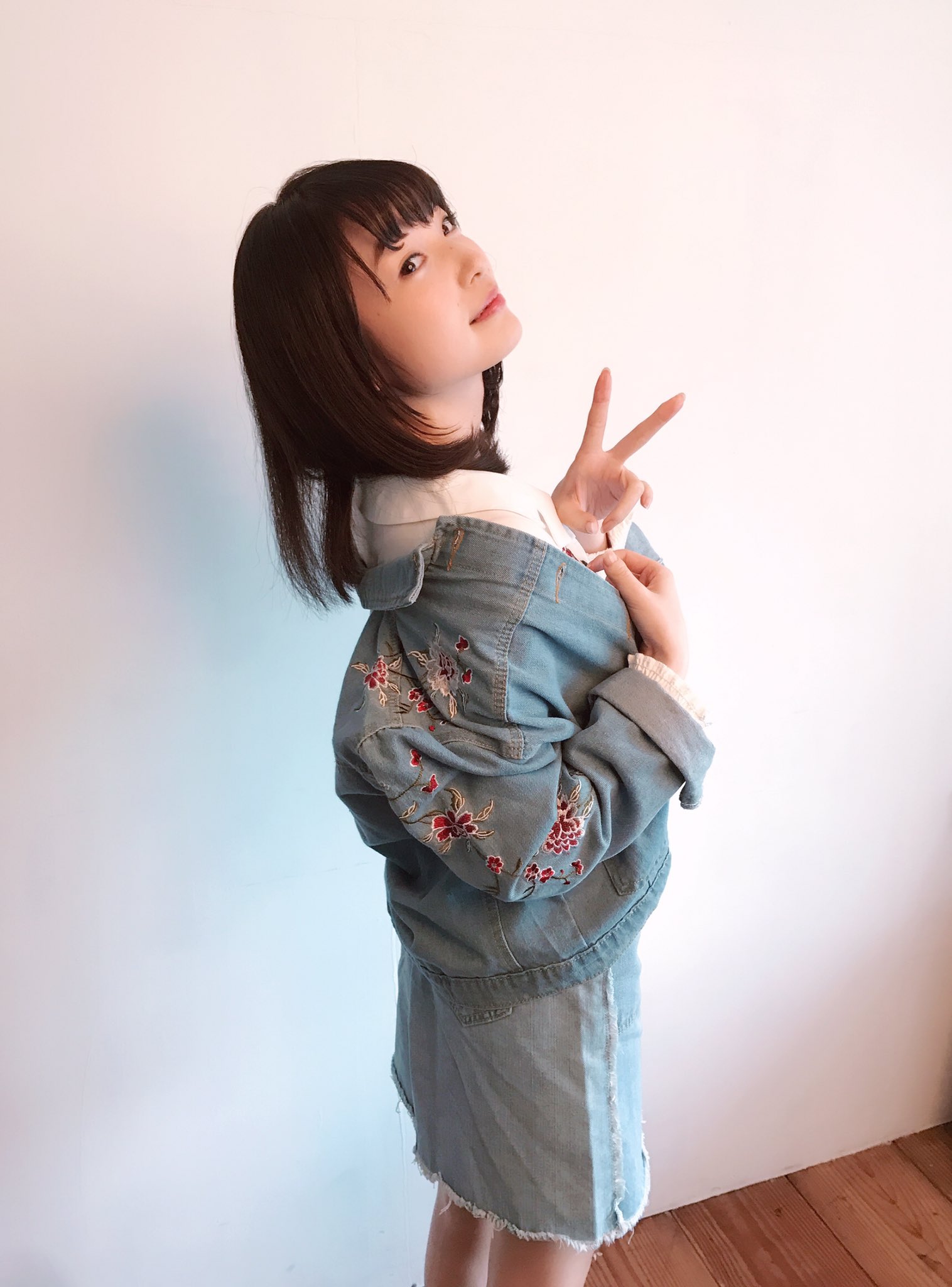 上田麗奈 Artist Official Auf Twitter 雑誌情報 本日発売のvoice Actress Diamondに撮り下ろしグラビアと2 7リリース 1stsingle Sleepland のインタビューが掲載中です こちらは現場のオフショット 是非チェックしてみて下さい 上田麗奈 T Co 上田麗奈 Artist Official Auf Twitter 雑誌情報 本日発売のvoice Actress Diamondに撮り下ろしグラビアと2 7リリース 1stsingle Sleepland のインタビューが掲載中です こちらは現場のオフショット 是非チェックしてみて下さい 上田麗奈 T Co