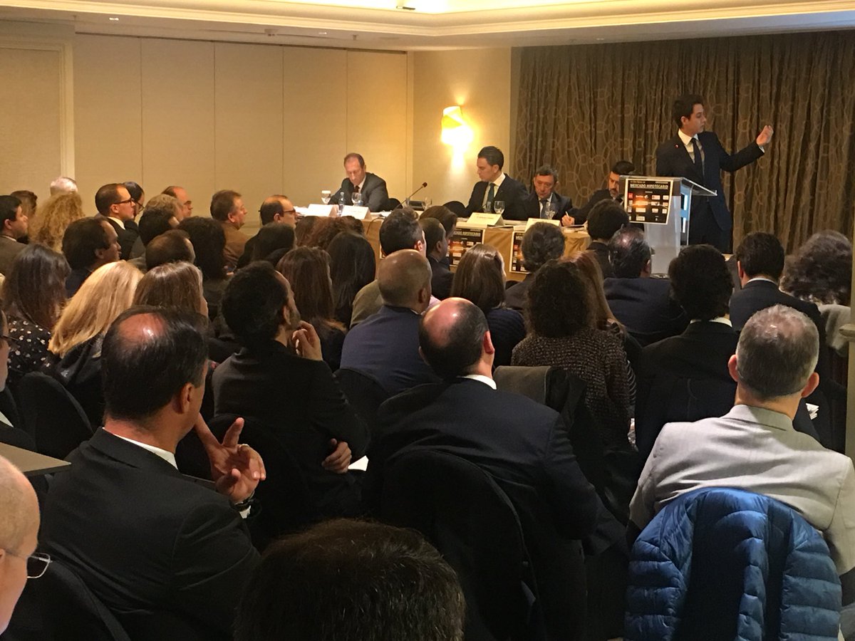 AFuenteM's tweet photo. Enhorabuena @CesineEditorial! Interesante coloquio sobre el mercado de #HIPOTECAS2018 @Gesvalt https://t.co/wA2CVwg6au