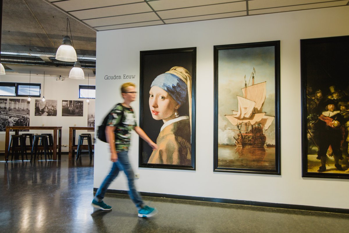 KSHoofddorp's tweet photo. KSH schrijft geschiedenis: opening nieuw geschiedenisplein op 31 januari om 15u door wethouder John Nederstigt, gastcollege door Herman Pleij. https://t.co/WEXN0QGWms #onderwijsvernieuwing #geschiedenis @NederstigtD66 @HLMRMEER https://t.co/zkfb30WxYu