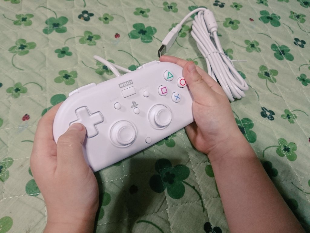 Tanene Nano Ka 小さい手でも持ちやすい Ps4コントローラー 3 0 Sonyライセンス商品 ワイヤードコントローラーライト For Ps4 ホワイト Ps4対応 T Co Fbswq0bc4d Ps4 Amazon T Co Tbjviwhyvg